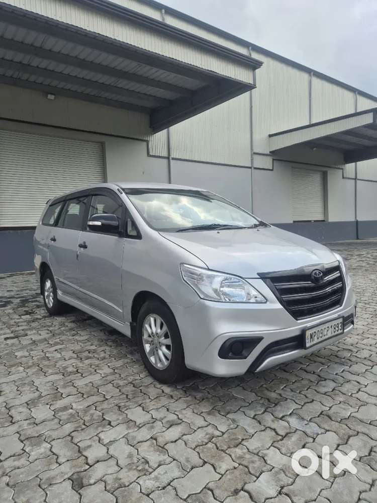 Toyota Innova V 2014