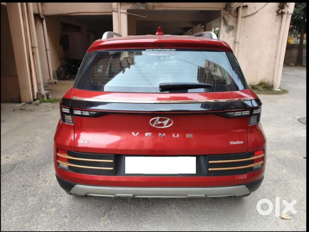 Hyundai Venue 2022 Petrol 61500 Km Driven