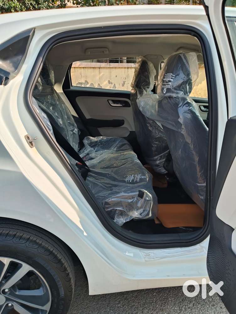 Tata Altroz Xz, 2025, Petrol