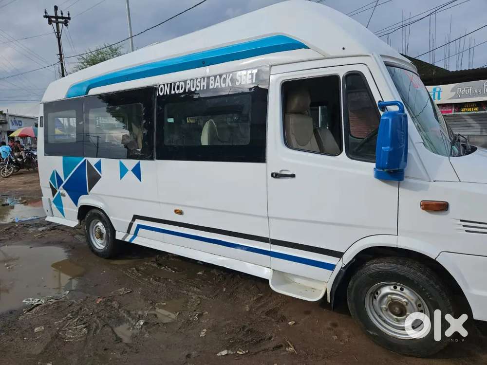 Force Traveller 17+1 Seater Ac
