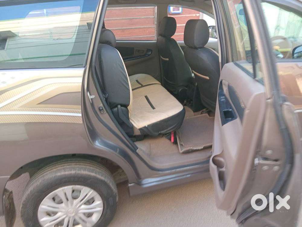 Toyota Innova 2.5 G (diesel) 8 Seater, 2015, Diesel