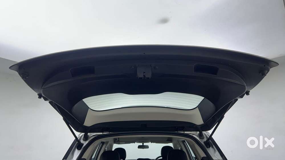 Mahindra Xuv700 2.0 Ax 3 Petrol At 5 Str, 2022, Petrol