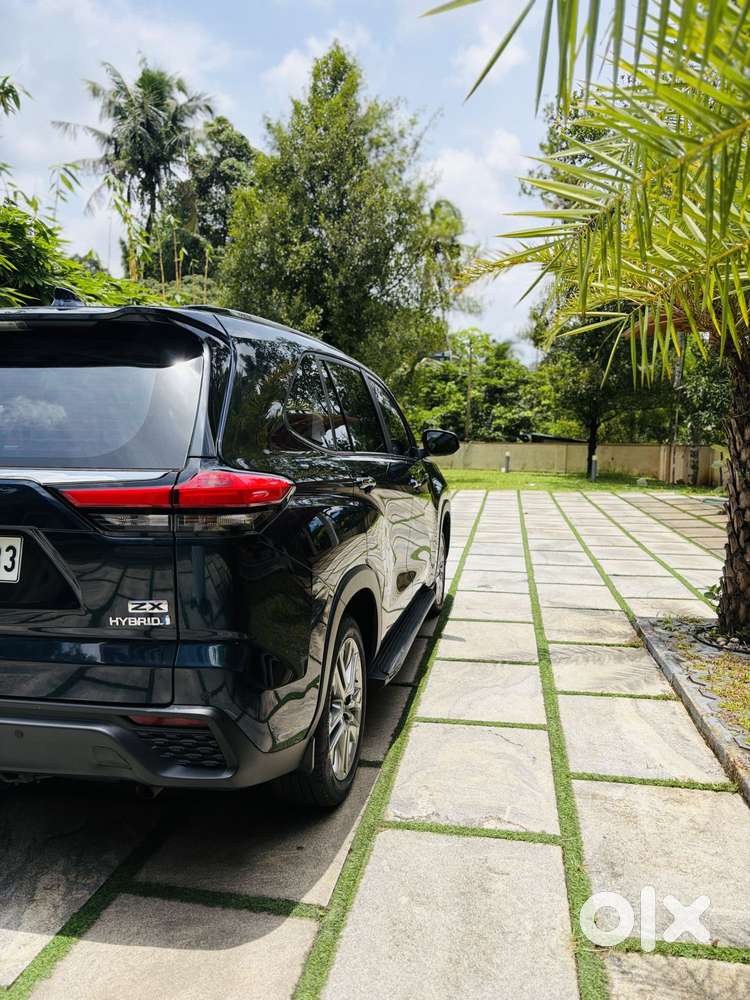 Toyota Innova Hycross 2.0 Zx (o) Hybrid 7 Str, 2023, Electric