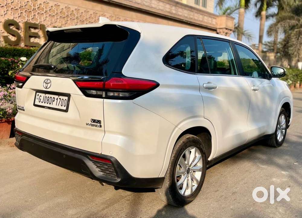 Toyota Innova Hycross, 2025, Petrol