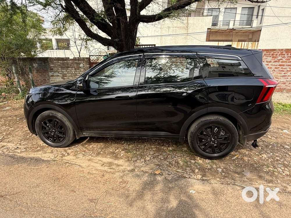 Mahindra Xuv700 2025 Diesel Well Maintained