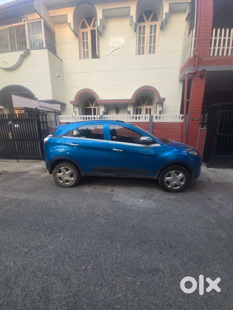 Tata Nexon Petrol - Manual