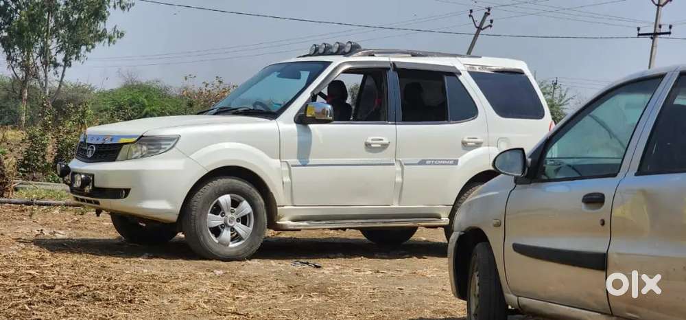 Tata Safari Storme 2015