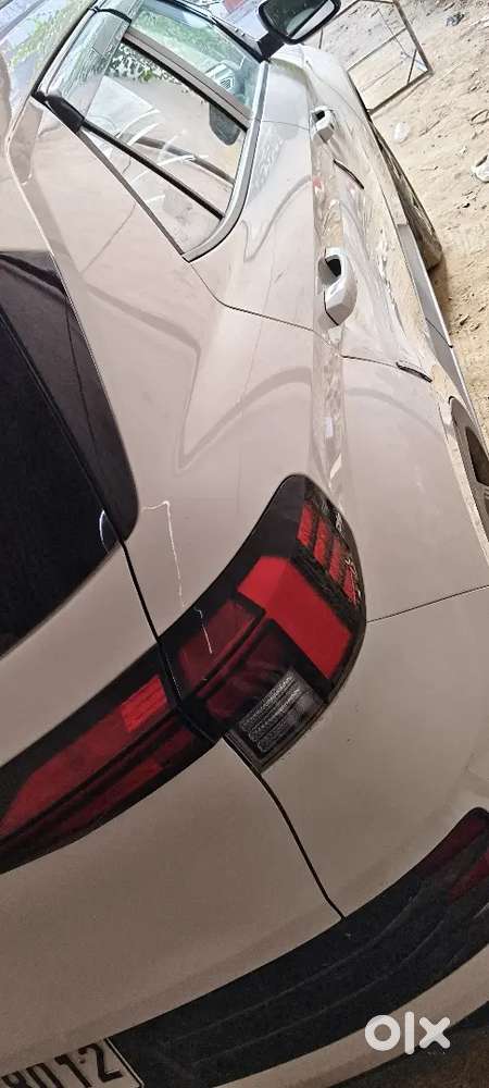 Hyundai Venue E Plus 2024 Petrol 6800 Km Driven With Sunroof