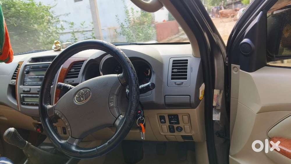 Toyota Fortuner 2011 Diesel 268000 Km Driven