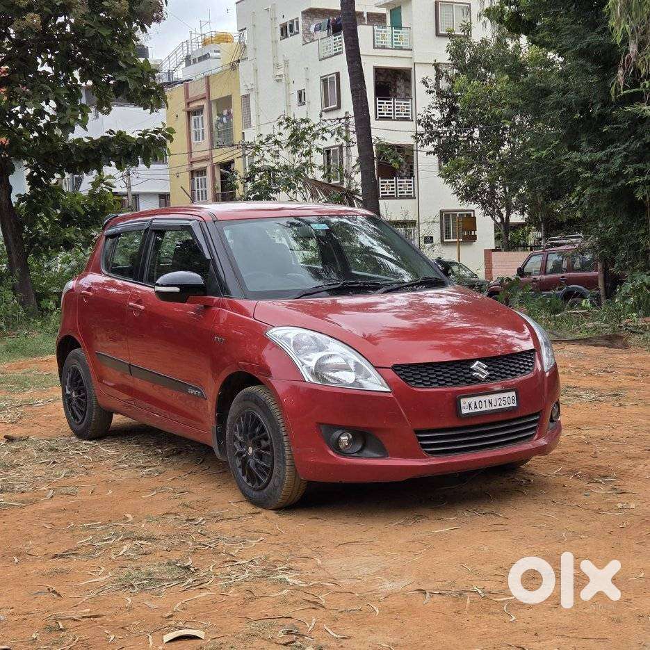 Maruti Suzuki Swift Vxi Abs Bsiv, 2013, Petrol