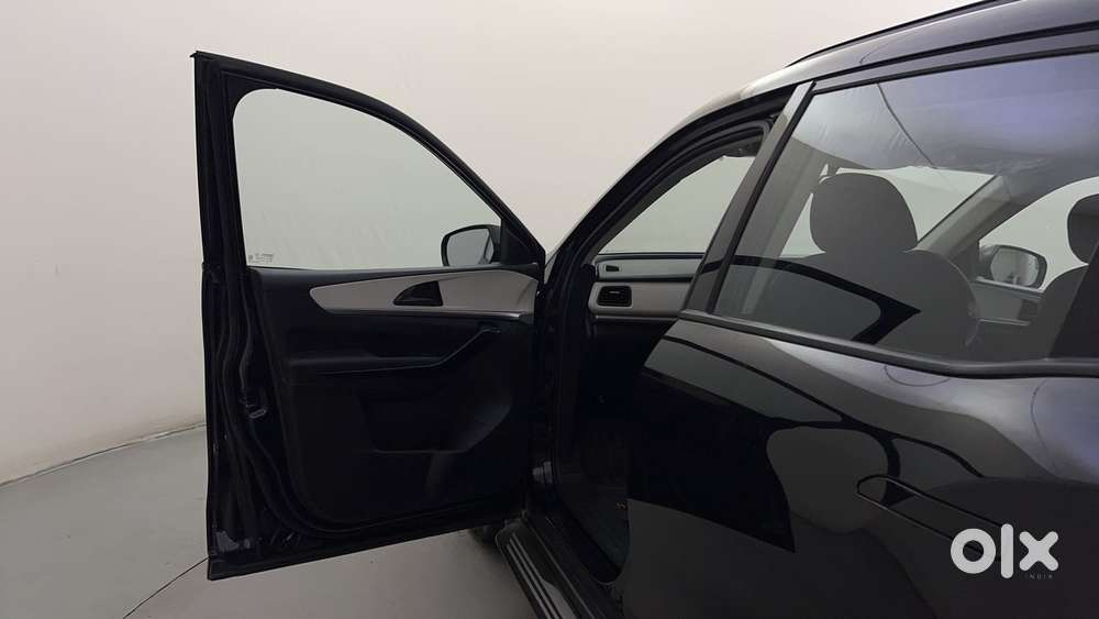 Mahindra Xuv700 2.2 Ax 5 Diesel At 7 Str, 2024, Diesel