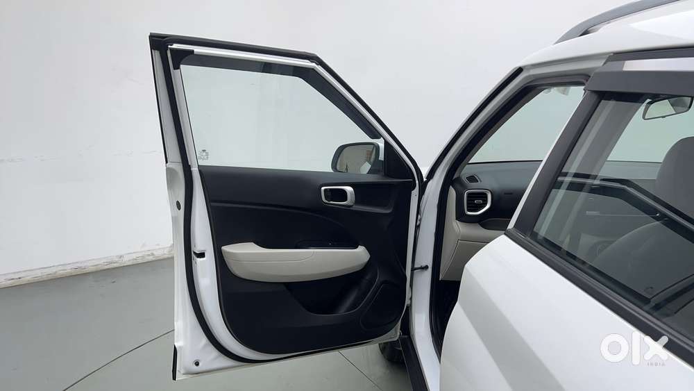 Hyundai Venue [2022-ongoing] 1.2 S, 2025, Petrol