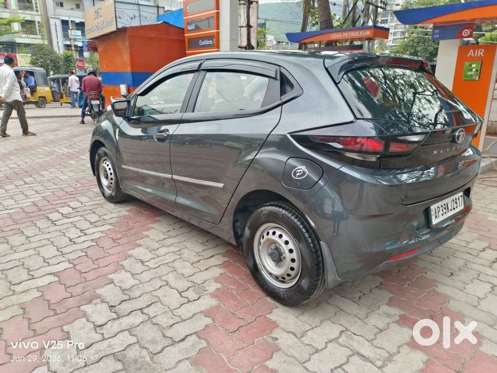 Tata Altroz 1.2 Xe, 2021, Petrol