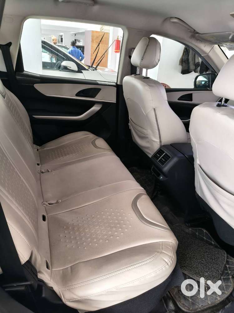 Mahindra Xuv700 2022 Petrol 29000 Km Driven