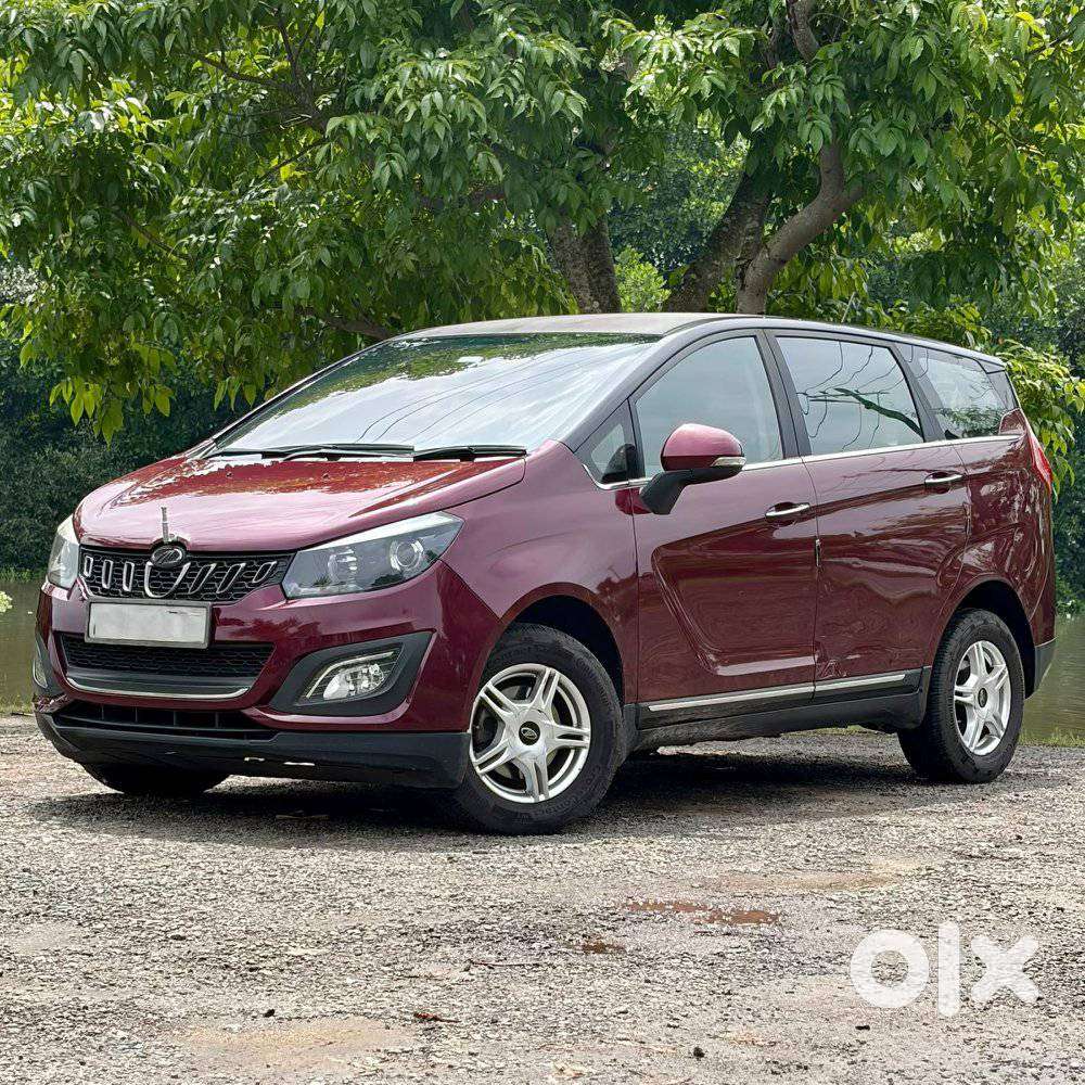 Mahindra Marazzo M6, 2018, Petrol
