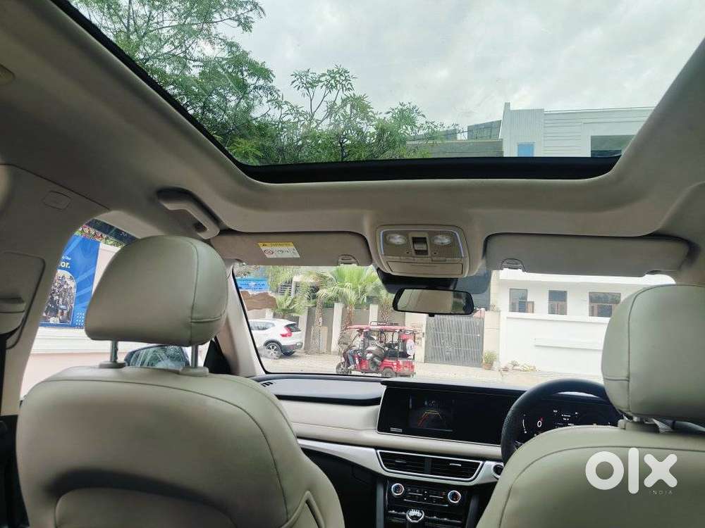 Mahindra Xuv700 2.0 Ax 7 Petrol Mt Str, 2021, Petrol