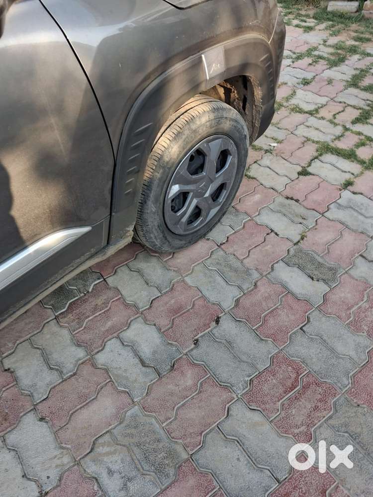 Maruti Suzuki Brezza 1.5 Lxi Smart Hybrid, 2024, Petrol