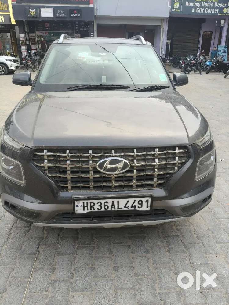 Hyundai Venue 2021 Petrol Good Condition Last Month H