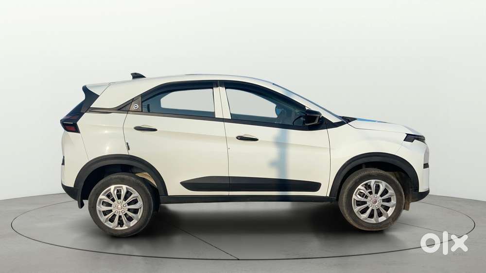 Tata Nexon Smart Plus S 1.2 Revotron Petrol 5 Mt, 2024, Petrol