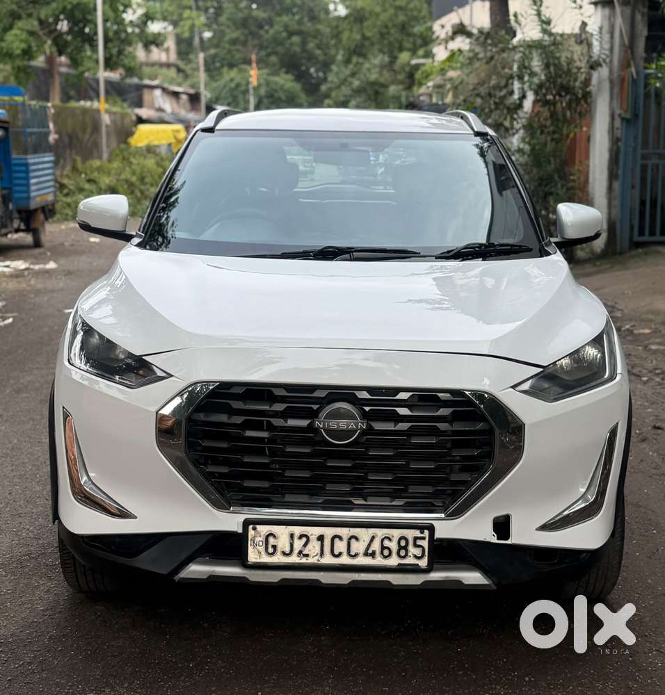 Nissan Magnite 1.0 Xv Premium, 2022, Petrol