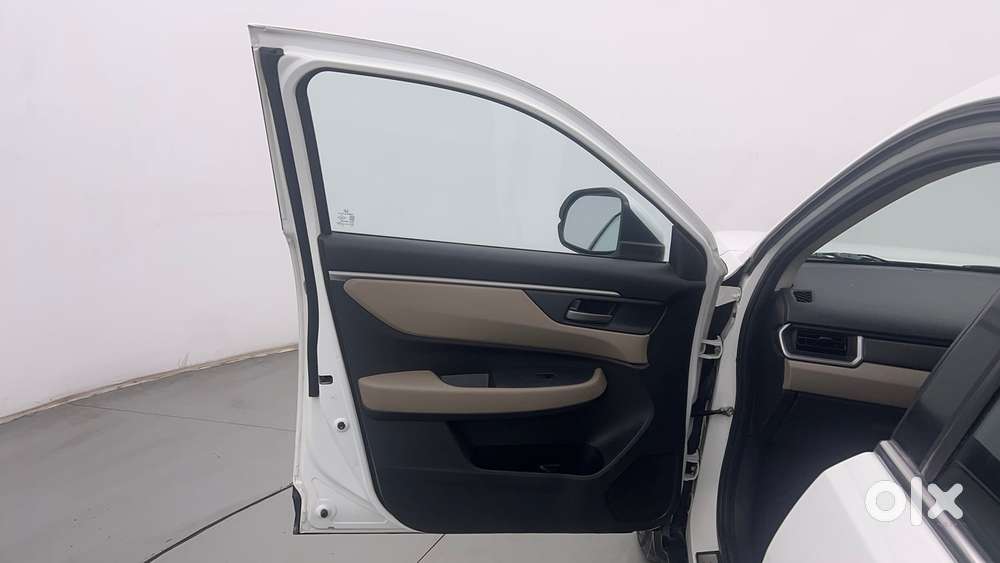 Honda Elevate V Mt, 2023, Petrol