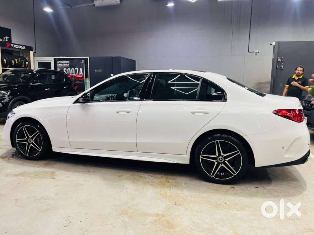Mercedes-benz C300d Amg Line – July 2023  Only 16,000 Km  Immaculate