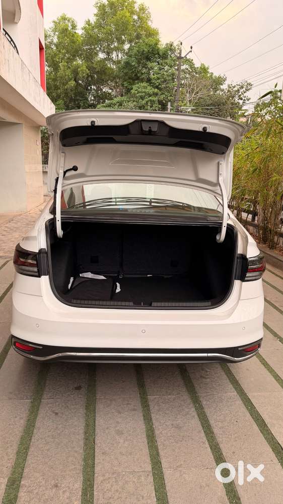 2023 Model Volkswagen Virtus Highline (1.0l Tsi At) Only 17,040 Km