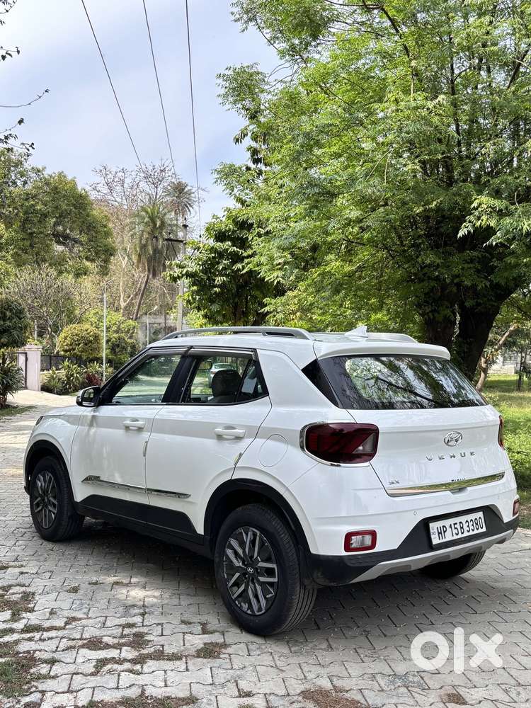 Hyundai Venue Sx (o) Mt 1.5 Diesel, 2022, Diesel