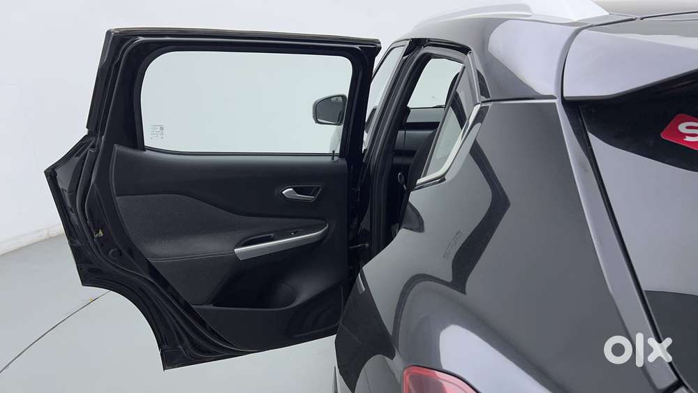 Nissan Magnite 1.0 Xv Premium, 2023, Petrol