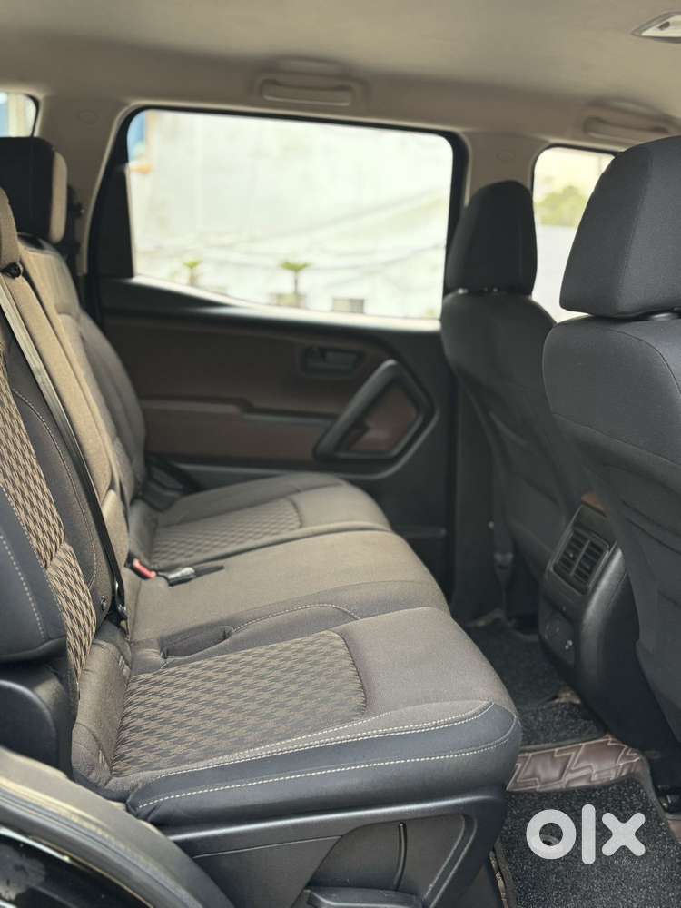 Mahindra Scorpio N Z2 Petrol Mt 7 Str, 2025, Petrol