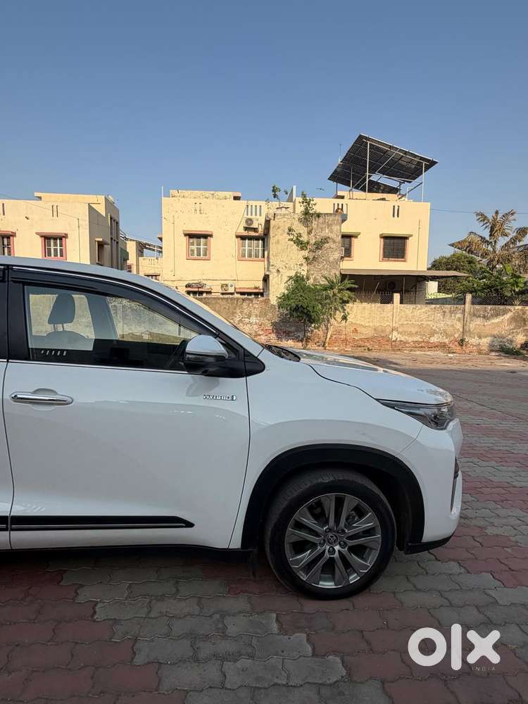 Toyota Innova Hycross 2.0 Zx Hybrid 7 Str, 2023, Petrol