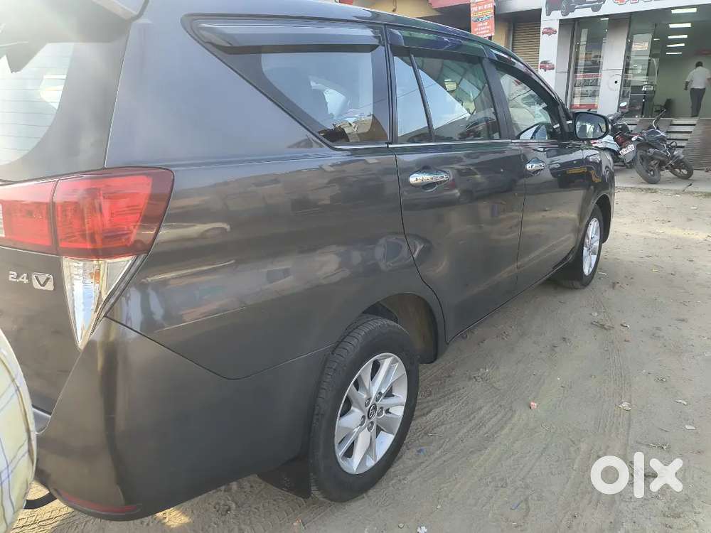 Toyota Innova Crysta 2016 Diesel Well Maintained