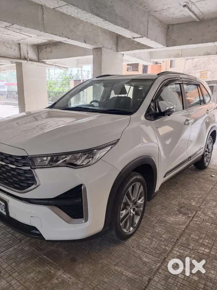 Toyota Innova Hycross 2025 Petrol+ev 6000 Km Driven