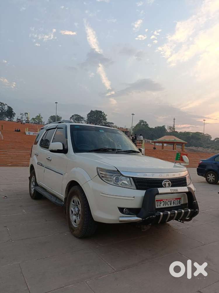 Tata Safari Storme 2015