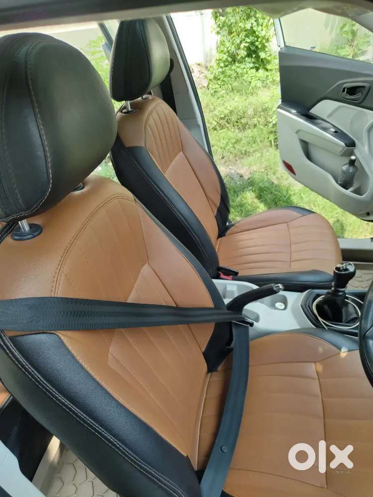 Mahindra Xuv300 Mid Variant | Sunroof | White | Excellent Condition |