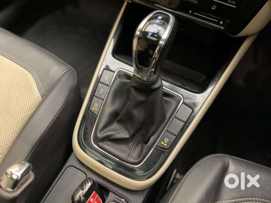 Skoda Slavia 1.0 Tsi Style At, 2023, Petrol