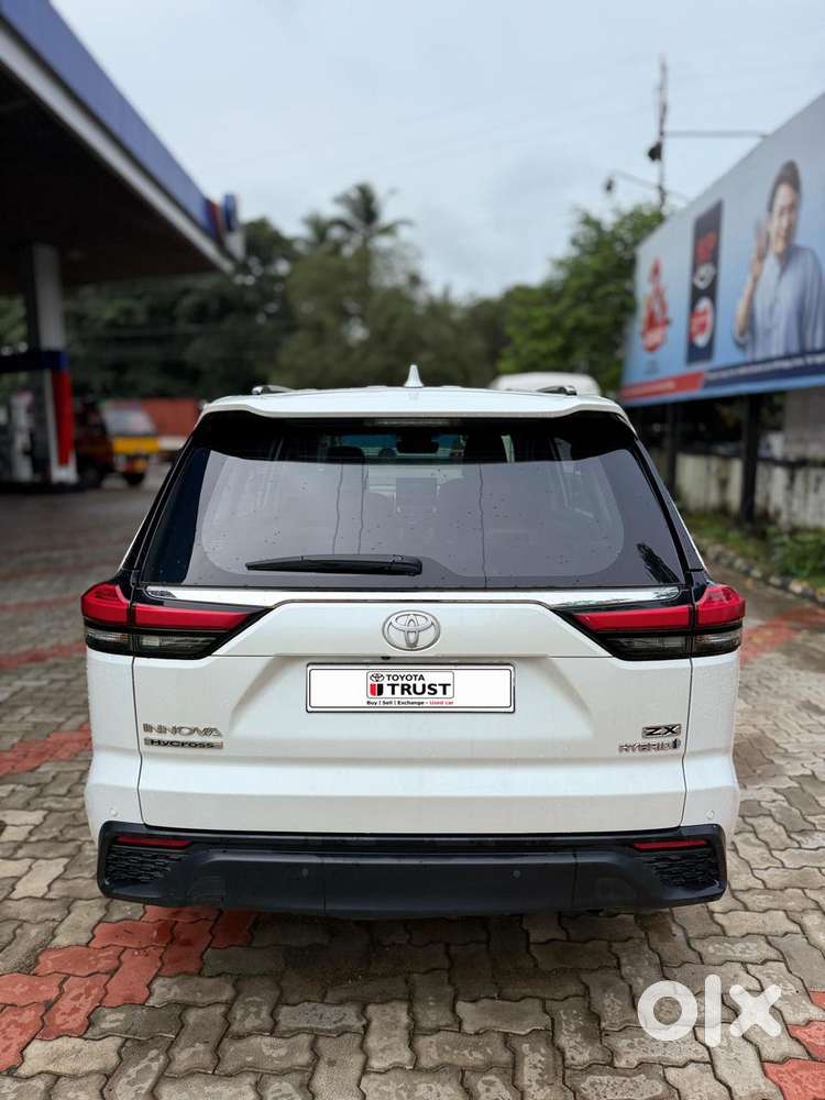Toyota Innova Hycross 2.0 Zx (o) Hybrid 7 Str, 2023, Petrol