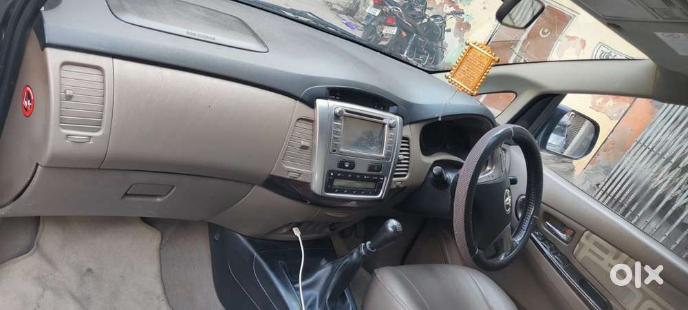 Toyota Innova 2.5v Diesel 2015  8 Seater  Excellent Condition