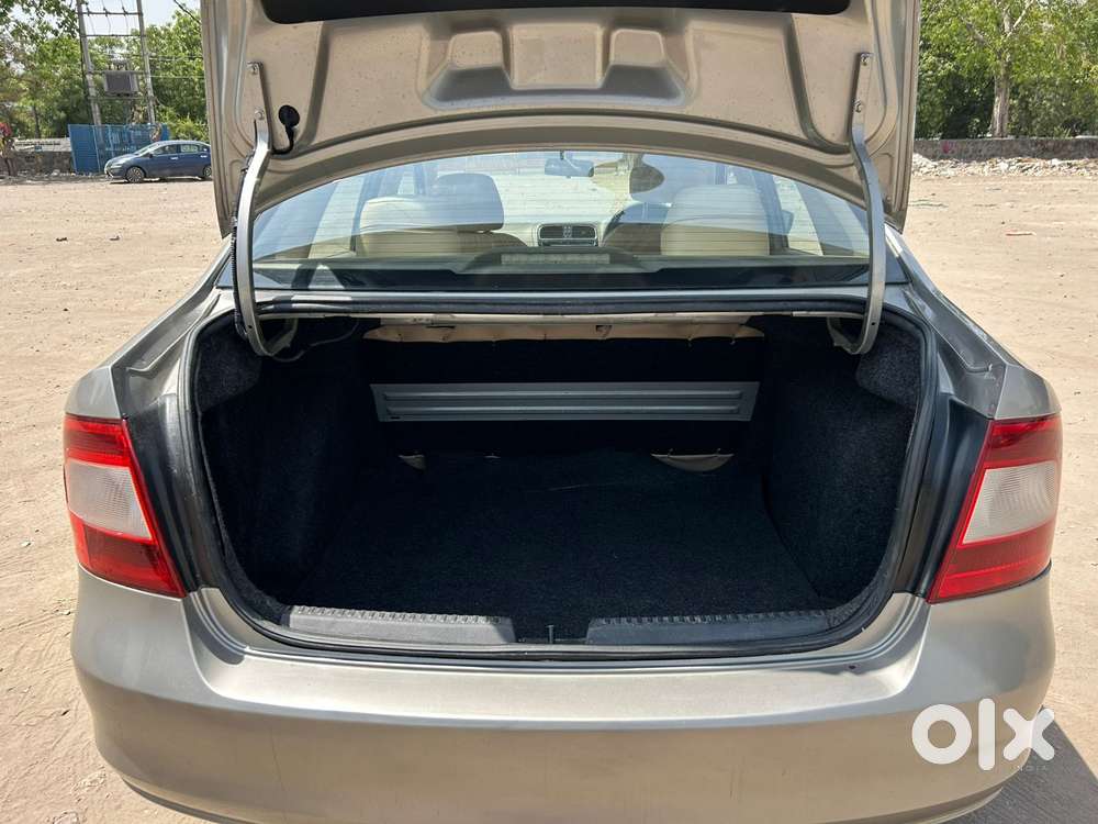 Skoda Rapid 2013-2016 1.6 Mpi Ambition With Alloy Wheel, 2015, Petro..