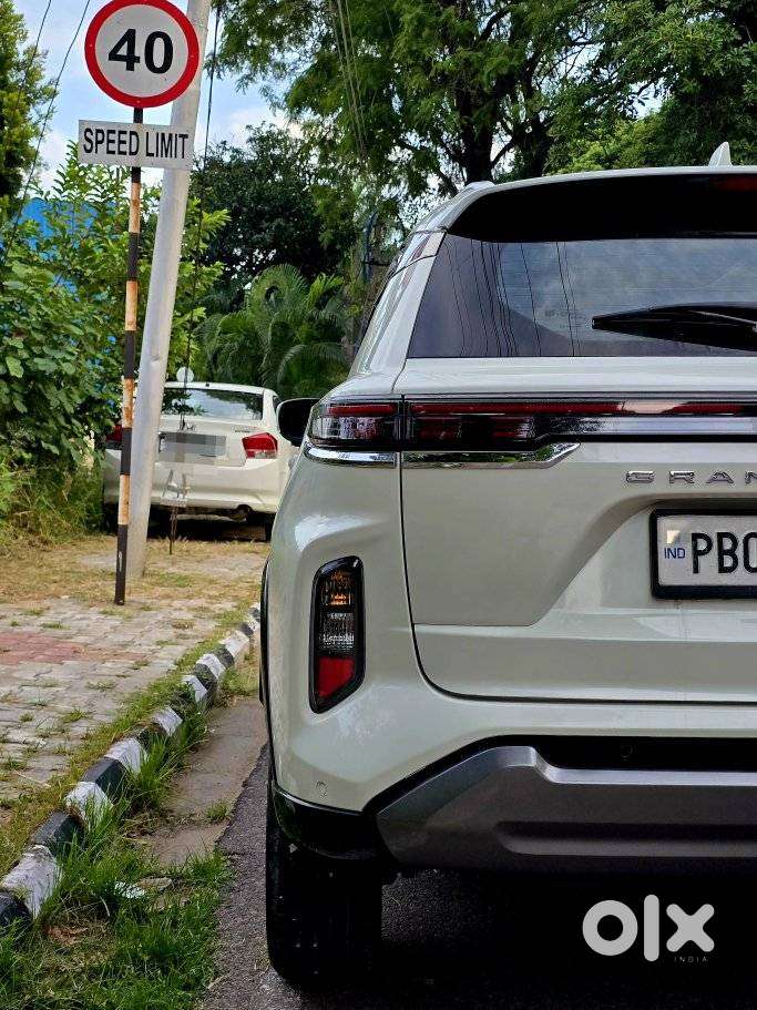 Maruti Suzuki Grand Vitara 1.5 Alpha Plus Intelligent Hybrid Ecvt, 2..
