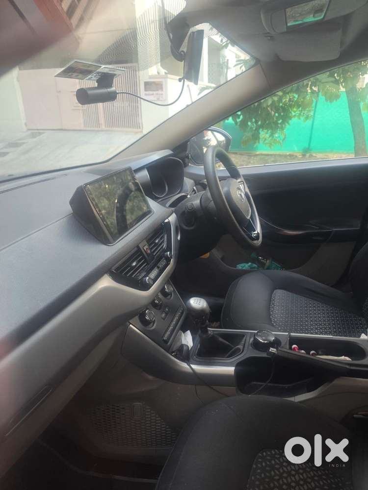 Tata Nexon Petrol - Manual
