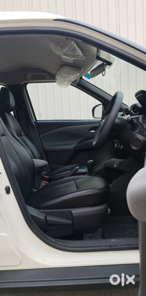Nissan Magnite Tekna Ez Shift, 2025, Petrol