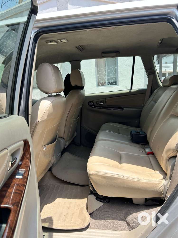 Toyota Innova 2.5 V 7 Str, 2013