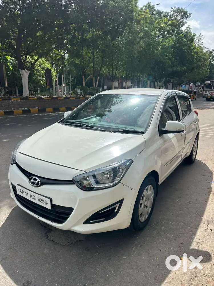 Hyundai I20 Diesel Manual 2nd 2012 With Xenos Screen And Back Hdcamera