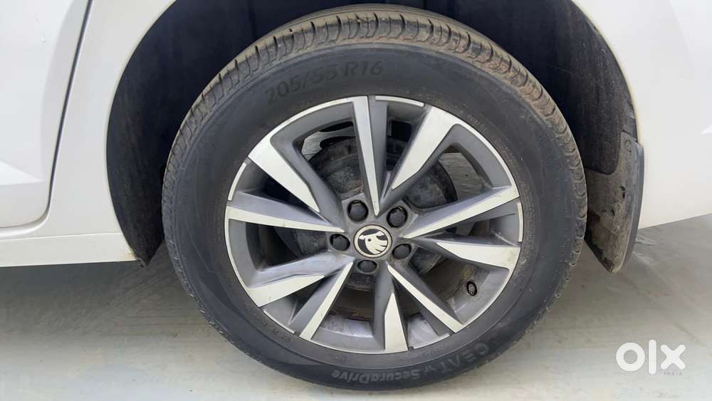 Skoda Slavia Style (non-sunroof), 2022, Petrol