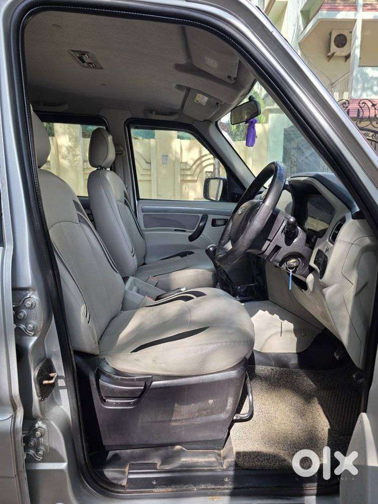 Mahindra Scorpio S6 8 Seater, 2016, Petrol