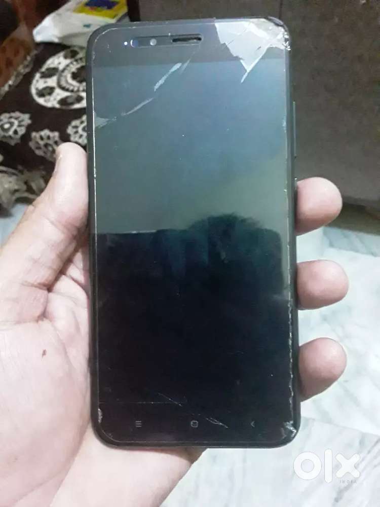 Mi A1 4g+  4+64 gb mobile daul sim good working no chager no box
