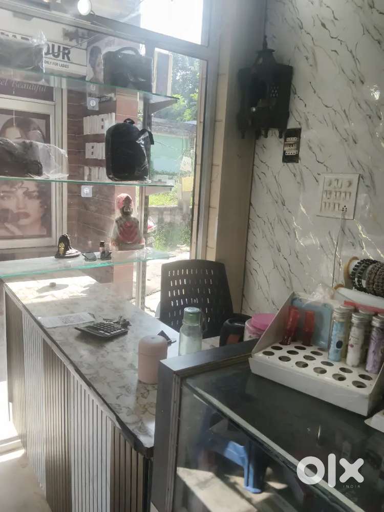All cosmetics smaan.