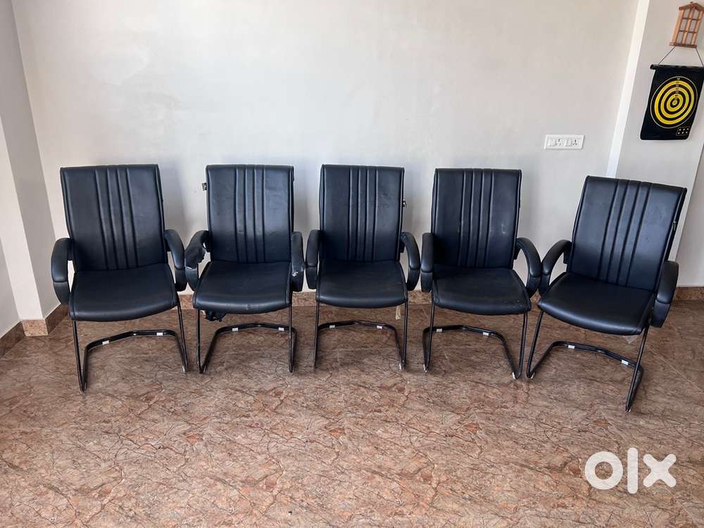 Set of 6 Leatherette Office Chairs &ndash; Good Condition