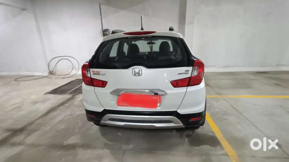 Single Hand Driving. 100% Showroom Track